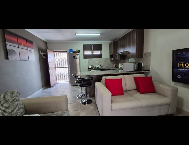 2 BEDROOM TOWNHOUSE FOR SALE IN ERAND GARDENS